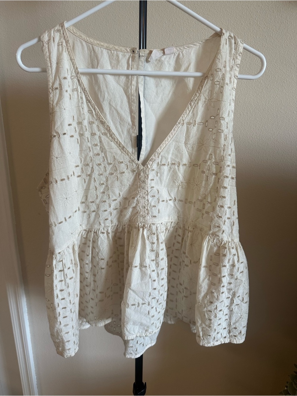 Melrose and Market Cream Eyelet V-Neck Peplum Camisole. 100% Cotton! - Picture 2 of 10